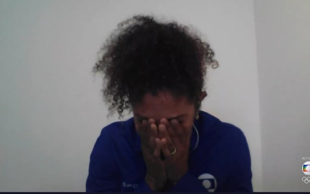 Galvão Bueno tem choro ao vivo na Globo e ordena que transmissão seja derrubada: "Estou sentindo muitas coisas" Galvão Bueno tem choro ao vivo na Globo e ordena que transmissão seja derrubada: "Estou sentindo muitas coisas"