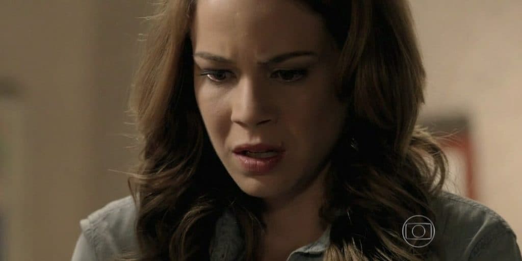 Império: Chocada! Cristina fica arrasada ao descobrir rastro de sangue deixado por Cora