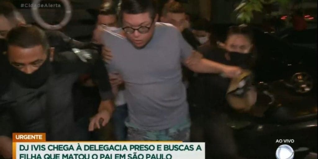 Urgente! DJ Ivis é preso após espancar esposa, Record acompanha polícia e gera tumulto em delegacia