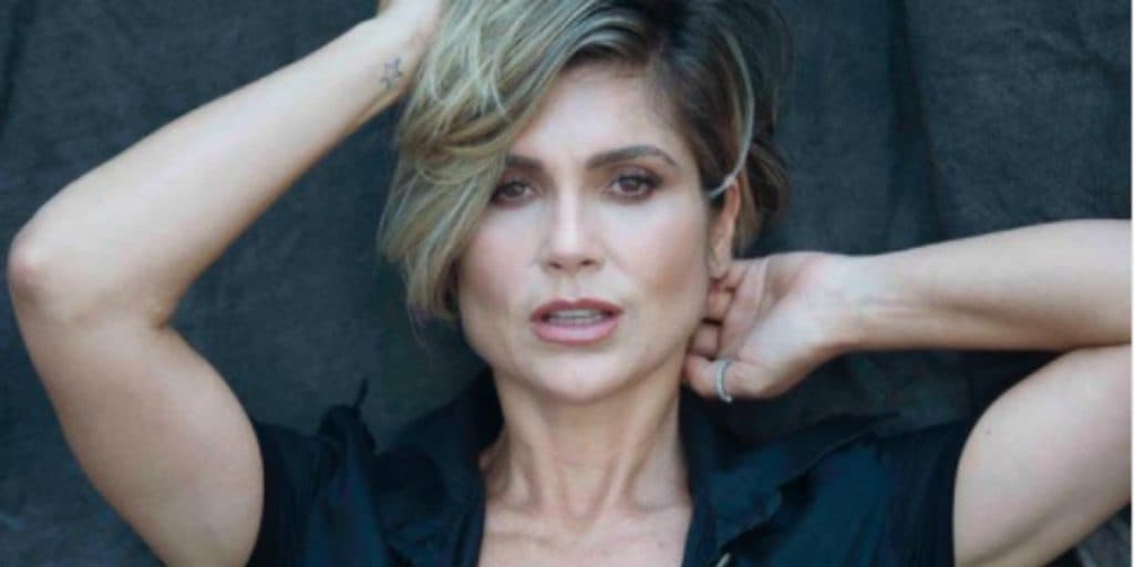 Flavia Alessandra usa lingerie transparente, coloca pernas pra cima e expõe corpão: “Gostosa”