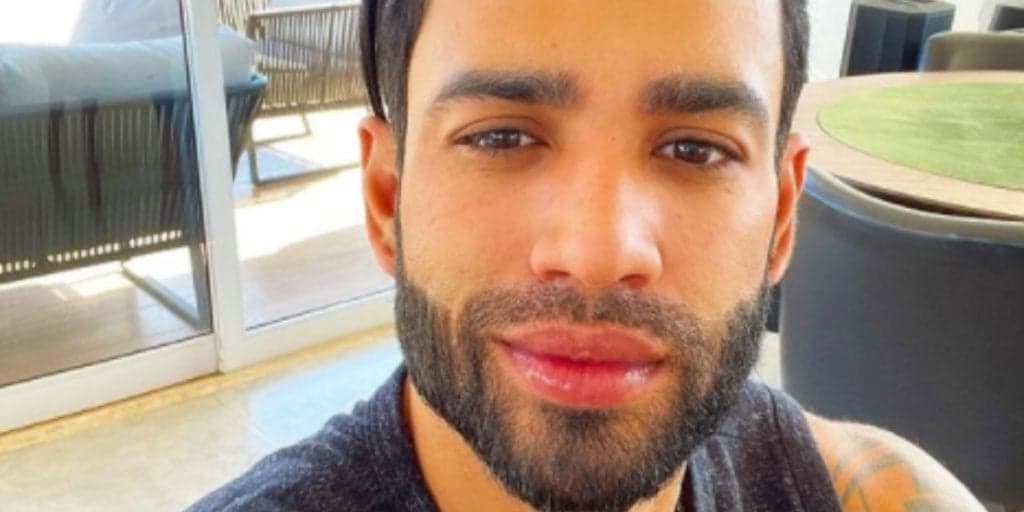 Gusttavo Lima usa sunga apertada e explode ao mostrar tamanho gigante da parte íntima