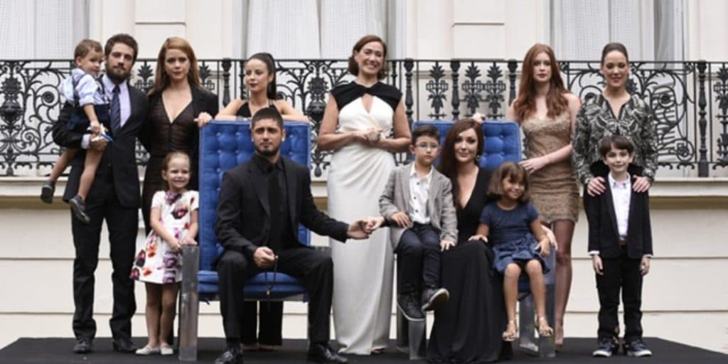 Estrela de Império é demitida da TV Globo e implora para voltar após fracasso na Record