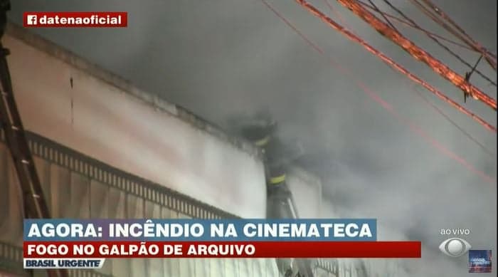 Datena acompanhou incêndio na Cinemateca de São Paulo pelo "Brasil Urgente" (Foto: Reprodução/Band)