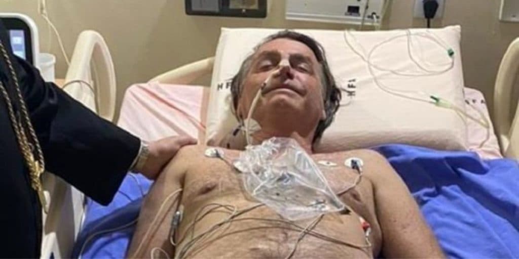Jair Bolsonaro volta às pressas do Réveillon por sentir fortes dores abdominais e se interna em São Paulo