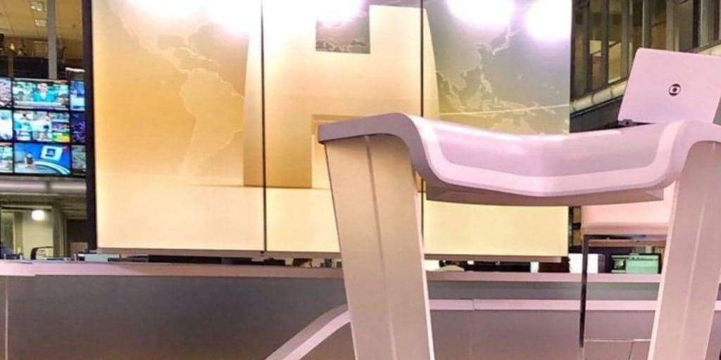 Âncora do Jornal Hoje vai à TV, quebra protocolo e assume batalha contra o câncer na Globo: "Momento difícil"