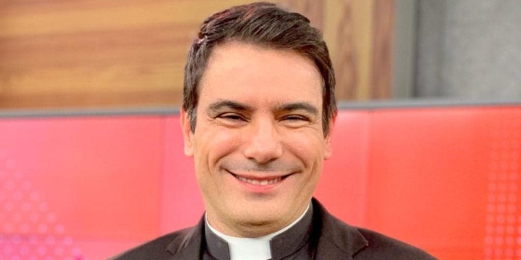 Padre famoso se descontrola, deixa santidade de lado e decreta ódio ao vivo em emissora católica: "Chupa"