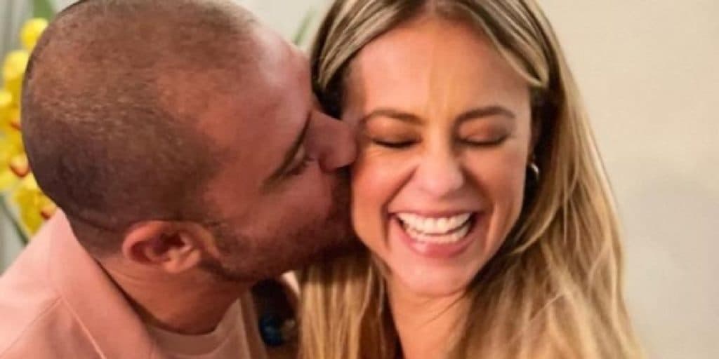 Diogo Nogueira expõe Paolla Oliveira em foto íntima e flagra mão boba em parte ousada: "Ficando quente"