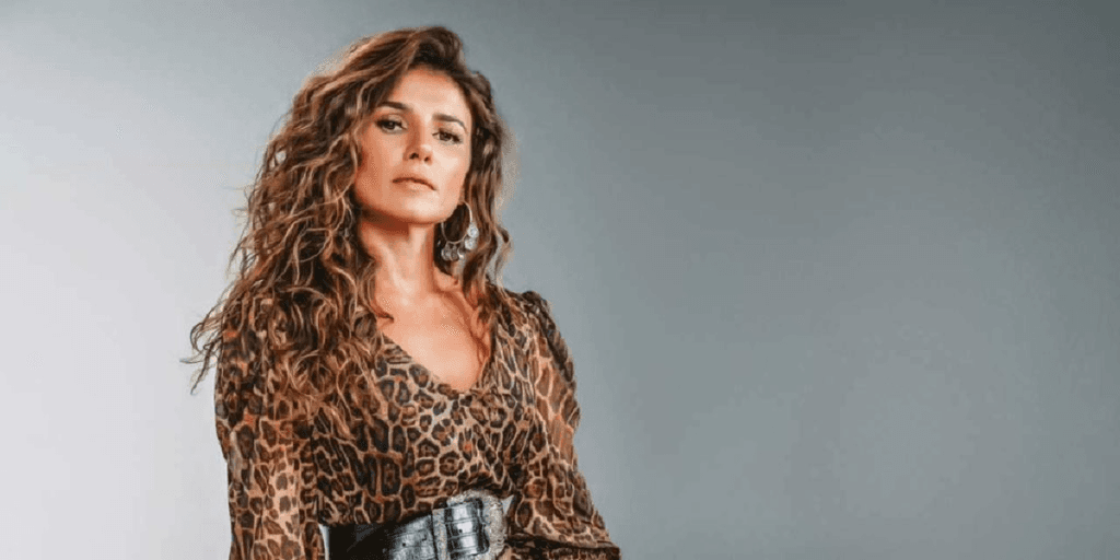 Paula Fernandes surge em maca, aparelho é colocado em corpo às pressas e comunicado é feito: "Dor"