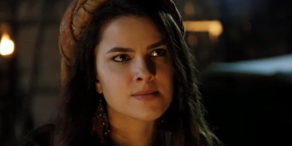 Poliana Moça - Após surfar na maldade em Gênesis, Thaís Melchior fecha contrato com SBT e muda visual radicalmente: "Tia Luísa tá ON"