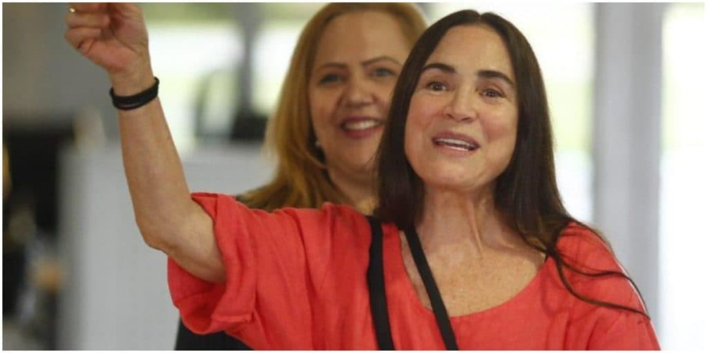 Regina Duarte, escorraçada pela Globo e traída por Bolsonaro, perde tudo e implora pra fazer novela na Record
