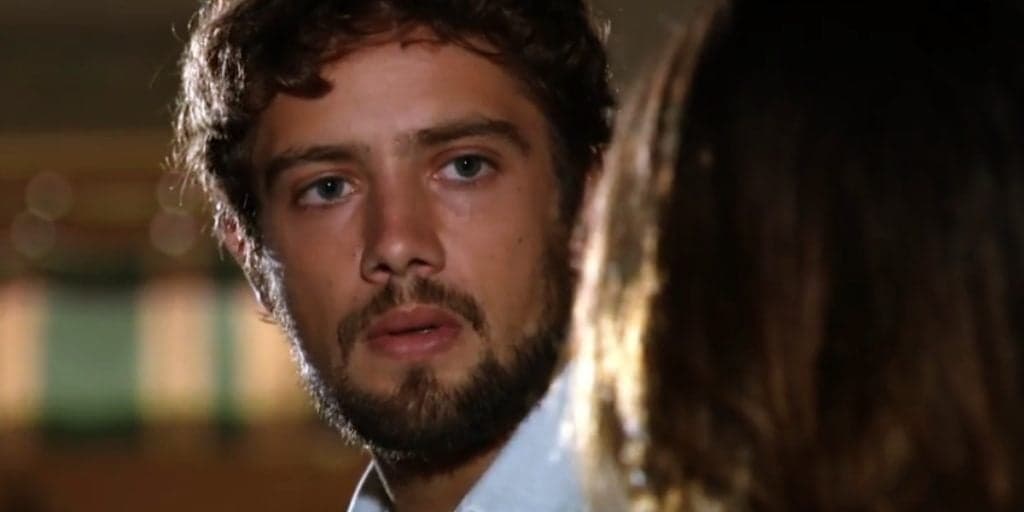 A Vida da Gente - Rodrigo sente o faro da fragilidade de Ana, se impõe e leva outra resposta dilacerante: "Vai"