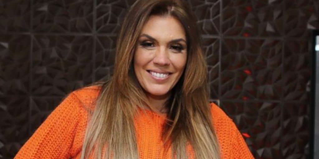 Silvio Santos tem relação de anos escancarada com Simony e cantora prova com foto: "Como eu amo''