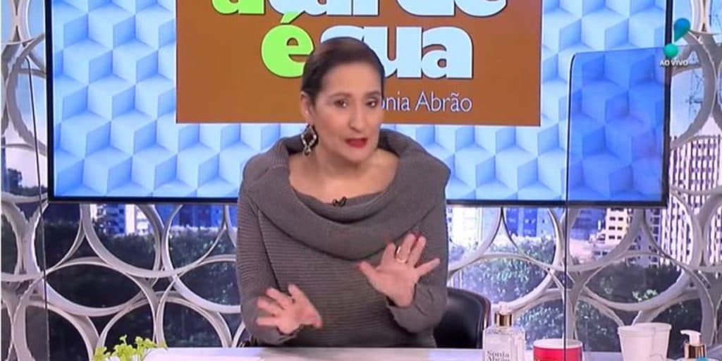 Sonia Abrão é arrancada do ar antes da hora, RedeTV! coloca Bolsonaro no lugar e revolta: "Faturamento"