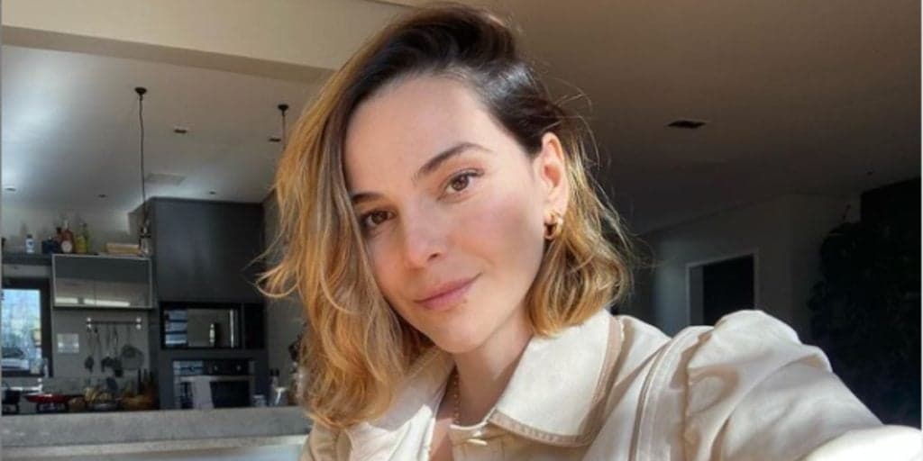 Tainá Müller posta foto beijando mulher e expõe necessidade de se assumir: "Orgulho de ser quem se é"