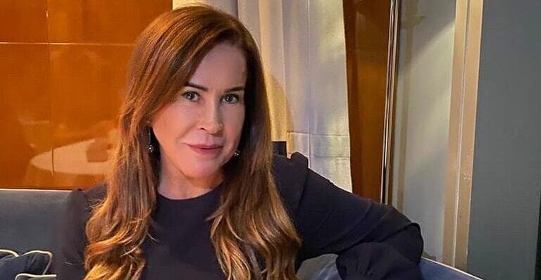 Zilu Godói, aos 63 anos, usa biquíni minúsculo e apertado, marca parte íntima e volume explode: "Delícia''