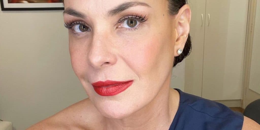 Carolina Ferraz tem verdadeira face revelada e climão nos bastidores de emissora é exposto: "Mal-educada"