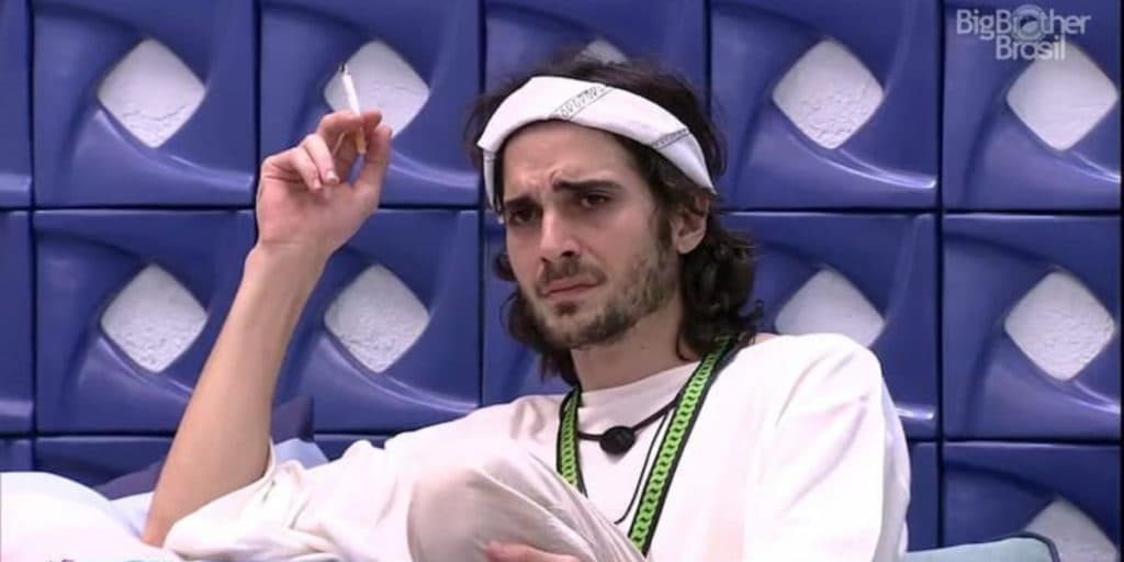 A Fazenda 13, ao contrário do BBB da Globo, obriga participantes a pagarem por cigarros