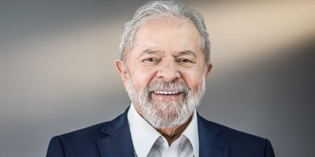 Lula tem foto íntima com mulher exposta e tamanho de 'mandioca' deixa brasileiros abismados
