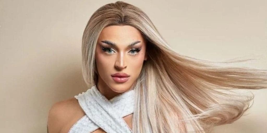 Pabllo Vittar surge com menor fio-dental do mundo, rebola e volume no meio das pernas não passa despercebido