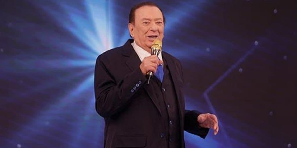 Raul Gil é vítima de bandidos, cantor é envolvido em caso e dinheiro é exigido: "Caso de polícia"