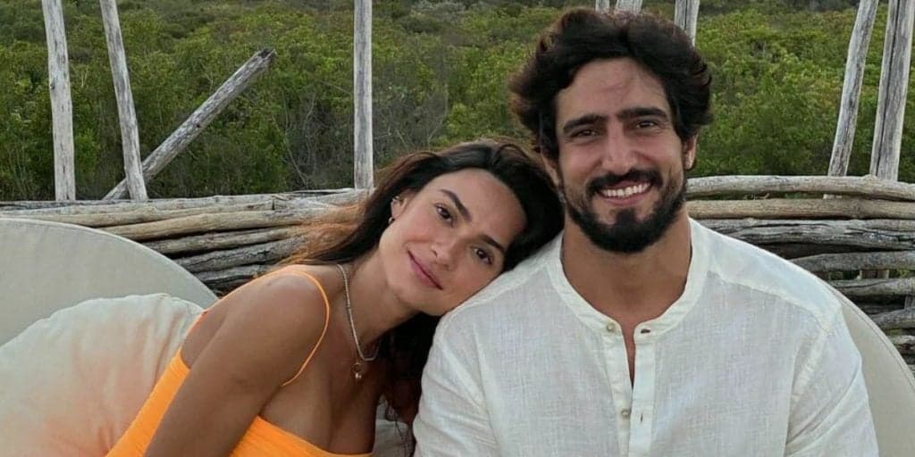 Thaila Ayala revela que está grávida de Renato Góes e mostra barrigão em foto rara: "Mãe"