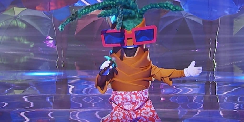 Saiba quem é o Coqueiro, terceiro eliminado do The Masked Singer: "Jogador de futebol"