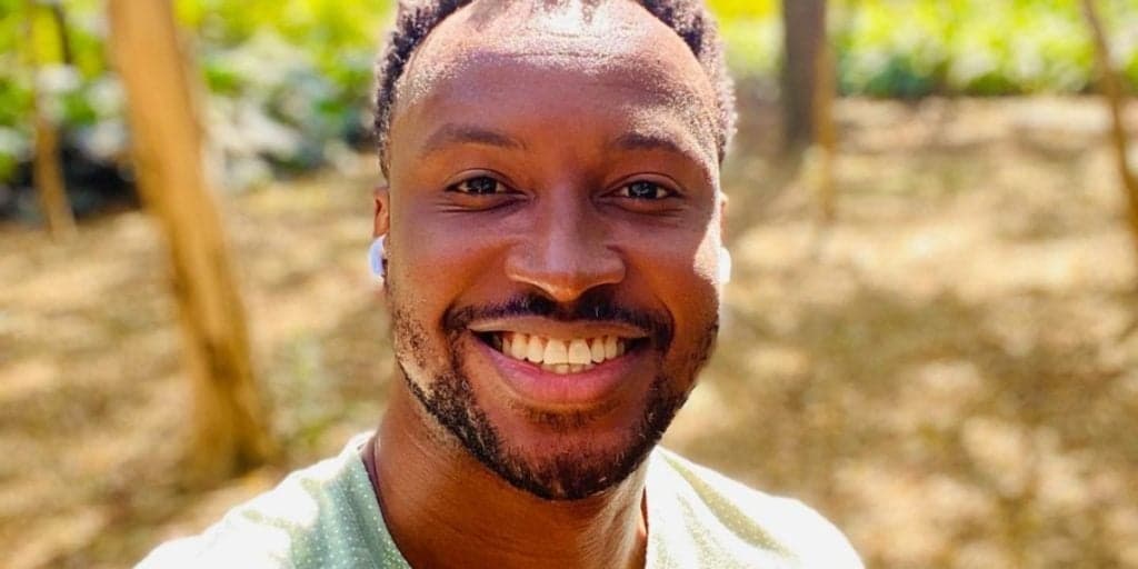 Thiaguinho ganha flores: "É outro nível de sensibilidade"