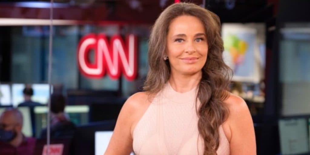 Carla Vilhena diz o que não devia, cobra afegãos em fuga ao vivo e sofre ataque: "Que fase"