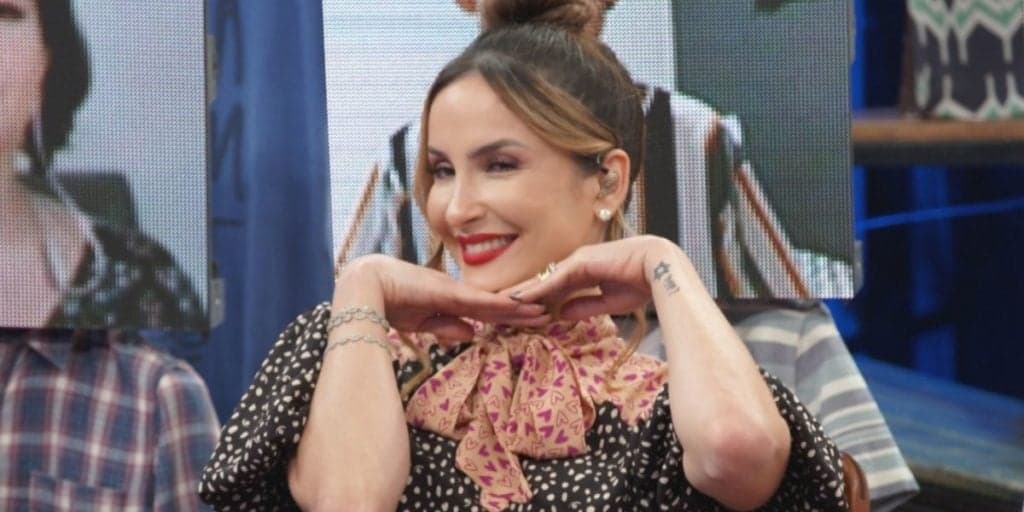 Claudia Leitte usa look encantador para jantar beneficente e decote rouba a cena: "Perfeita"