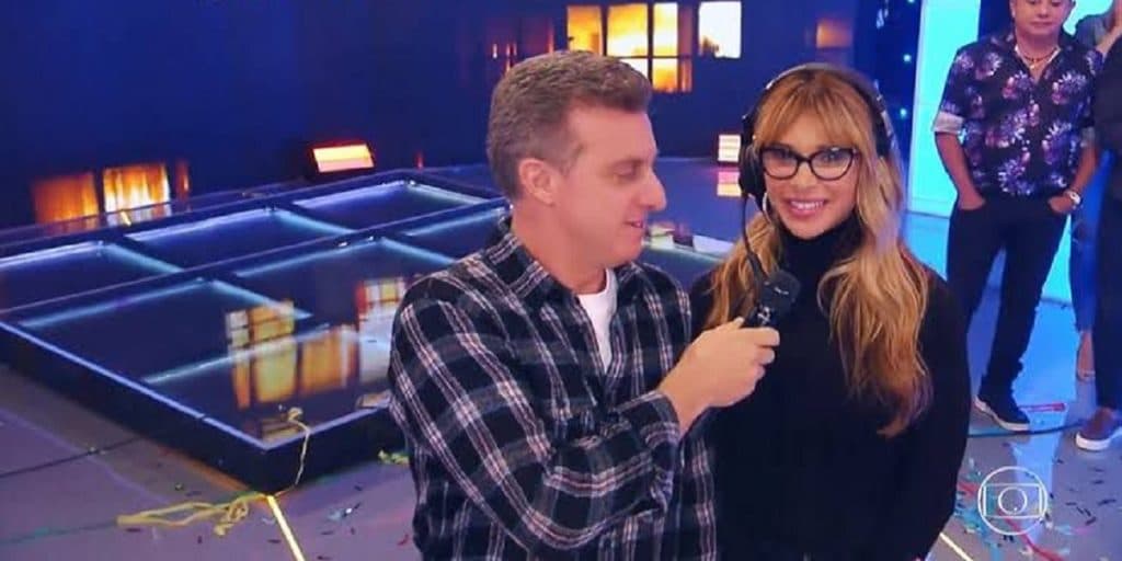Após fim do Caldeirão, “irmã” de Luciano Huck suplica por trabalho e detona ingratidão: “Me ferrar para sobreviver”