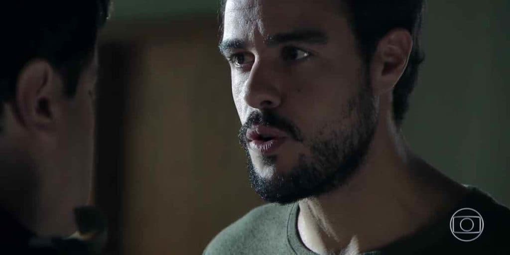 Império - Leonardo, após ser surrado e massacrado, provoca Enrico e jura surra inesquecível: "Viadinho"
