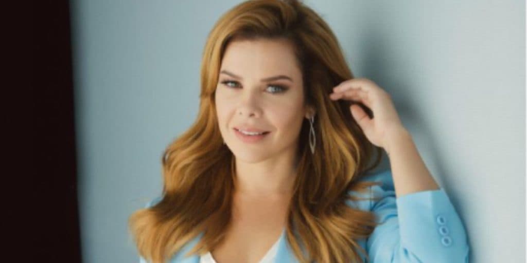 Fernanda Souza assume que é parceira de atriz linda da TV Globo e faz declaração: "Obcecada por você"