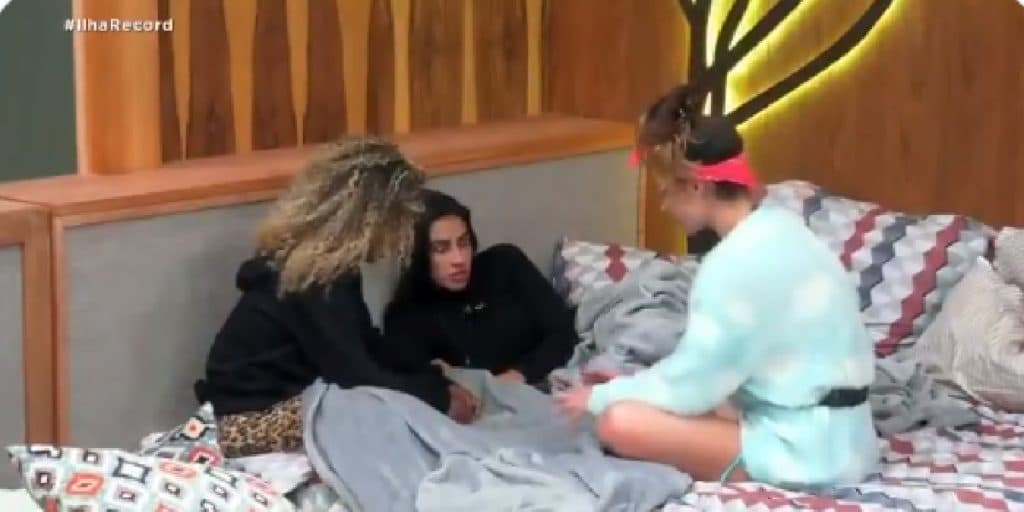 Em Ilha Record, Any, Nanah e Laura se unem para prejudicar Pyong Lee e Thomaz: "Não confio"