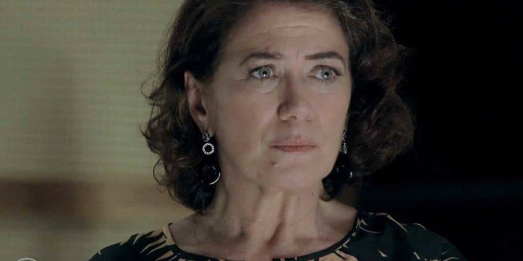 Império: Maria Isis entrega segredo de José Alfredo, Maria Marta reluta, mas bomba estoura