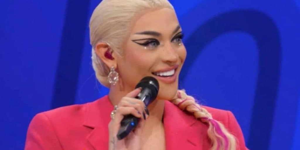 Pabllo Vittar expõe que tem irmã gêmea e público surta ao encontrar foto da jovem: "Não sabia dessa"