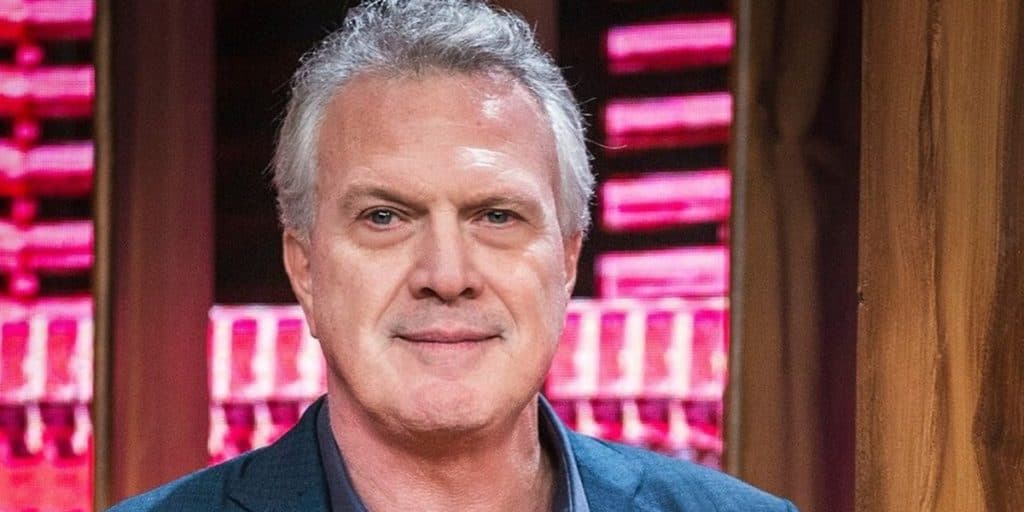 Substituído na Globo, Bial é obrigado a ficar de frente com inimigo e faz apelo em rede nacional