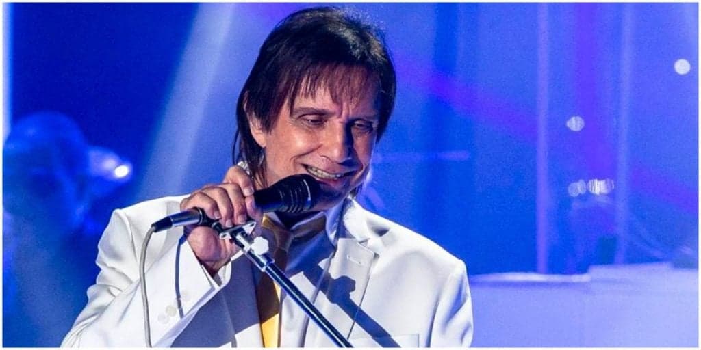 Menosprezado pela Globo, Roberto Carlos é colocado para fora e vai à público: "Quantas lágrimas chorei"
