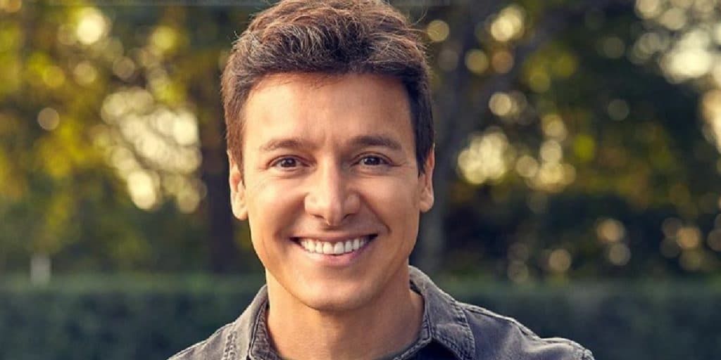 Rodrigo Faro é arrancado dos estúdios do Canta Comigo, da Record, e tem ida à RedeTV! anunciada
