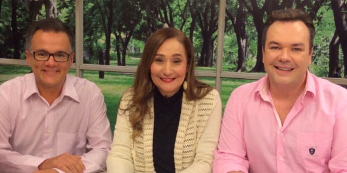 "Trocam tudo e eu que danço", Sonia Abrão comete erro ao vivo, rasga o verbo com produção e dá ordem: "Agora"