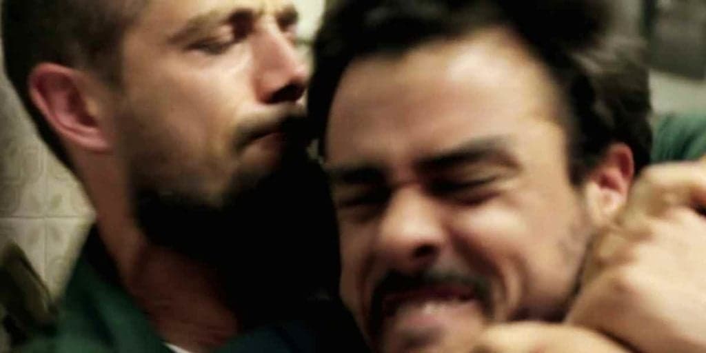 Império: Enrico usa língua de chicote, faz acusação escrota e toma porrada de Vicente em banheiro público