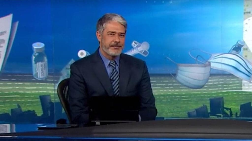 William Bonner troca o sapato pelo tênis, arranca a gravata e surge irreconhecível
