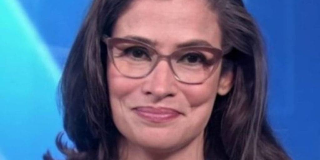 Pela primeira vez, Renata Vasconcellos surge abraçada com substituta oficial do JN, após notícia de demissão