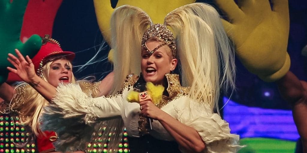 Xuxa fecha oficialmente com a Globo, assume programa gay na TV e milhões são investidos: "Em 2022"