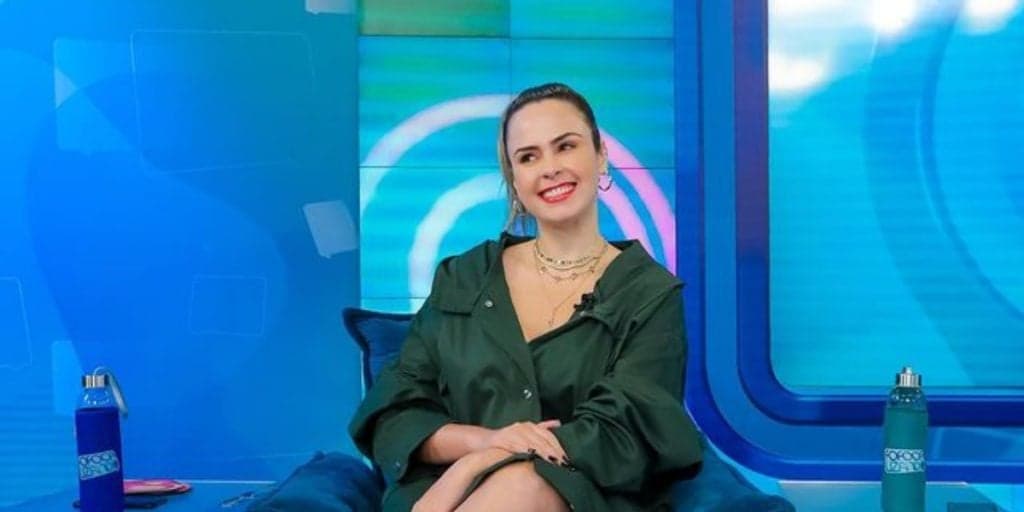 Ana Paula Renault paralisa programa no SBT com revolta e expõe Sandy e Junior aos gritos: "Obrigada a nada"