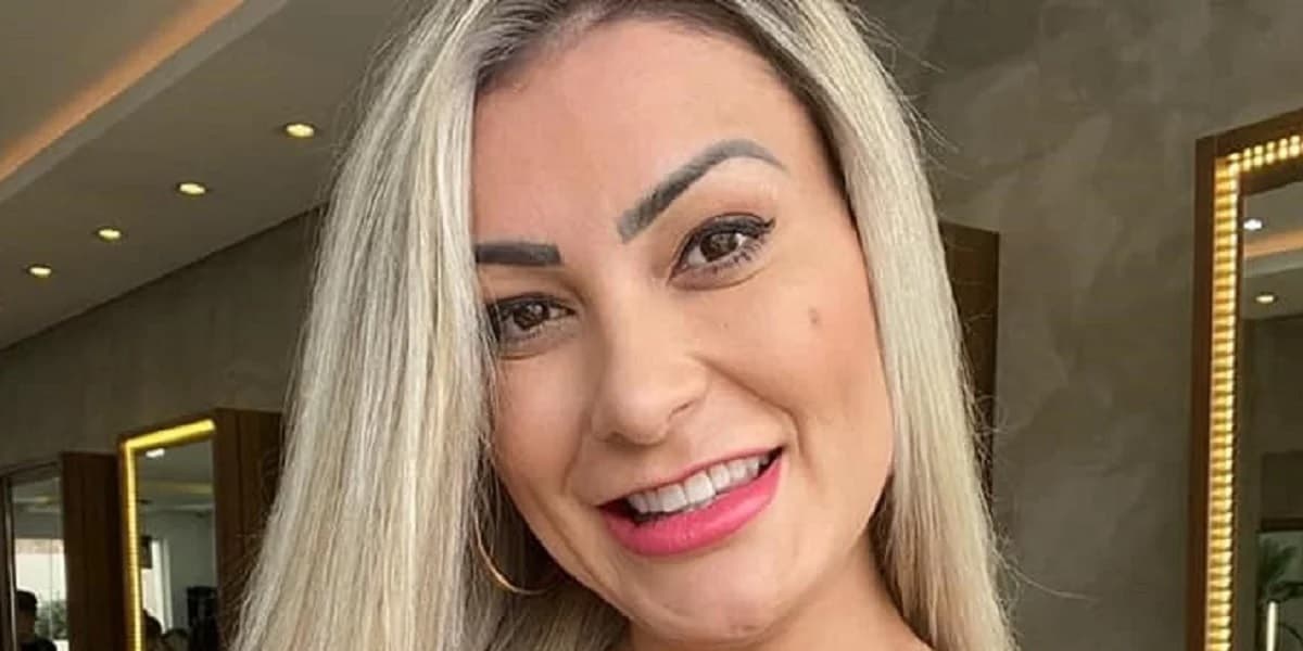 Andressa Urach volta a dançar em boate de prostituição (Foto: Divulgação)