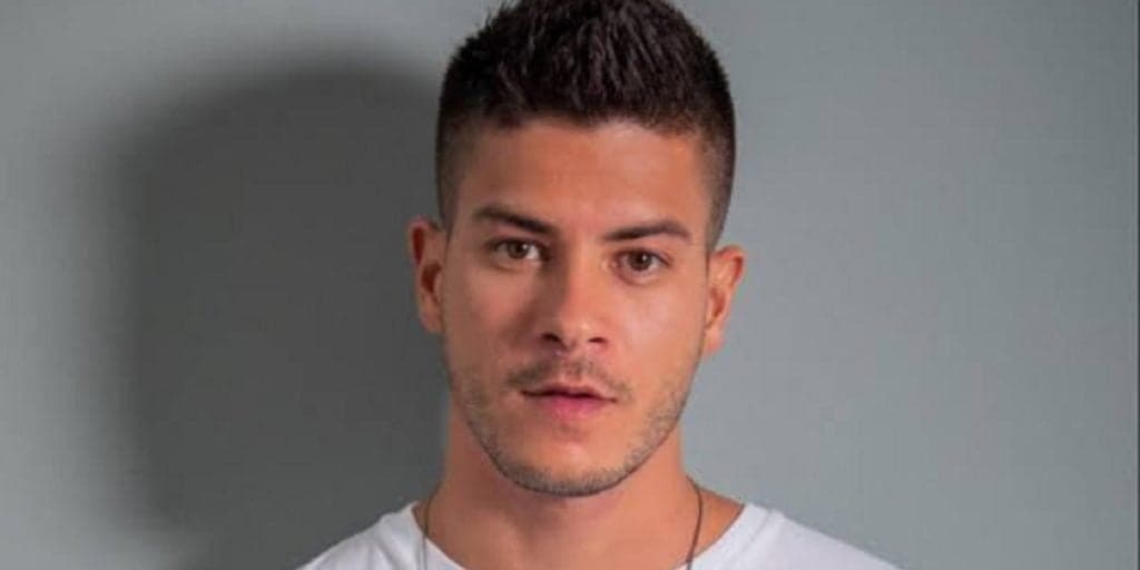 Arthur Aguiar comenta que traições foram importantes para ‘encontro com Deus’: “Eu pedi ajuda”