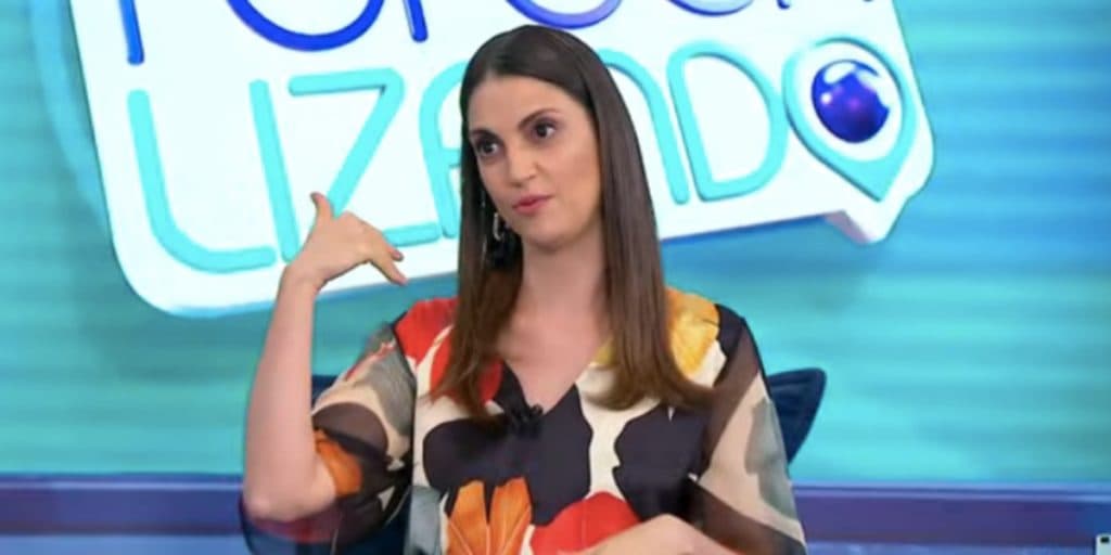 De acordo com Chris Flores, colega de palco é bem dotado