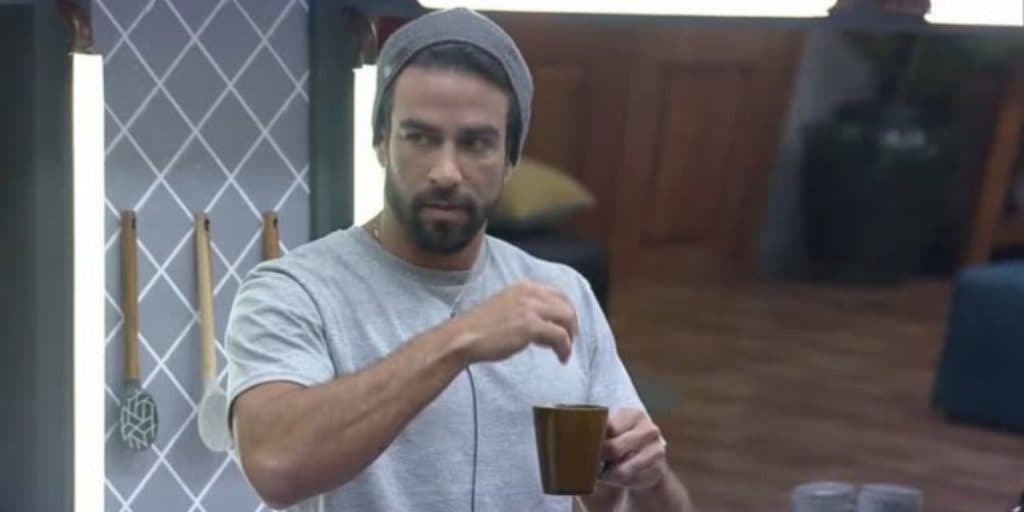 A Fazenda 13: Erasmo Viana joga café fora após punição e gera atrito com Dayane Mello