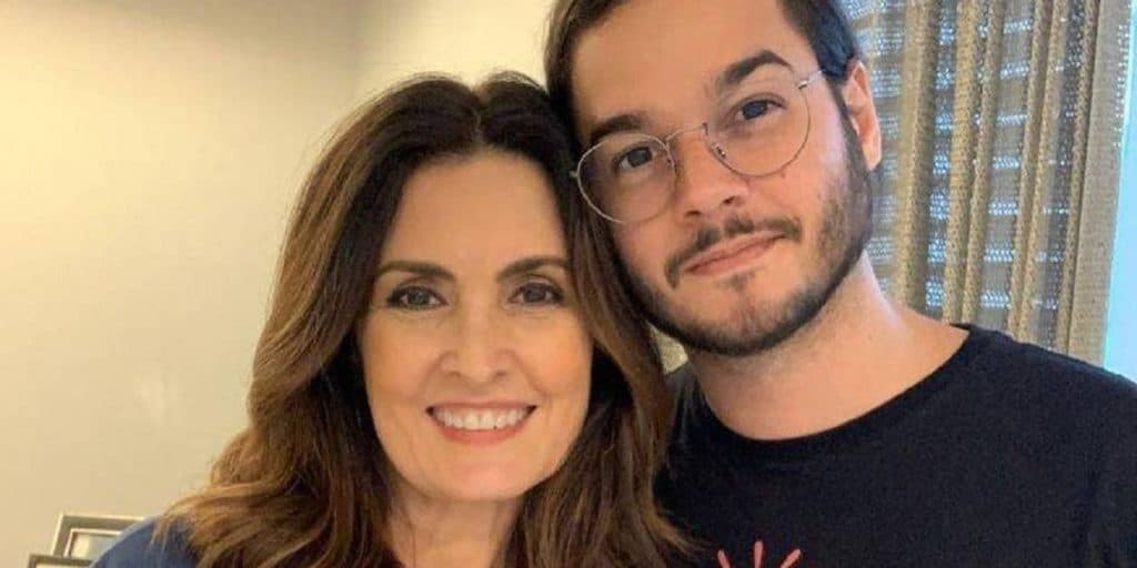 Fátima Bernardes fala sobre gravidez aos 59 anos e confirma procedimento: "Guardo óvulos"