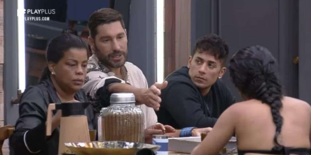 Victor Pecoraro expõe o que faz com mulheres, perde a linha na Fazenda 13 e esculacha Pyong: "Ridícula"